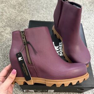 Women’s Sorel Joan of Artic Wedge lll Zip Boots Ice Wine Size 8